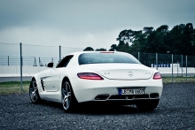  Mercedes-Benz SLS   